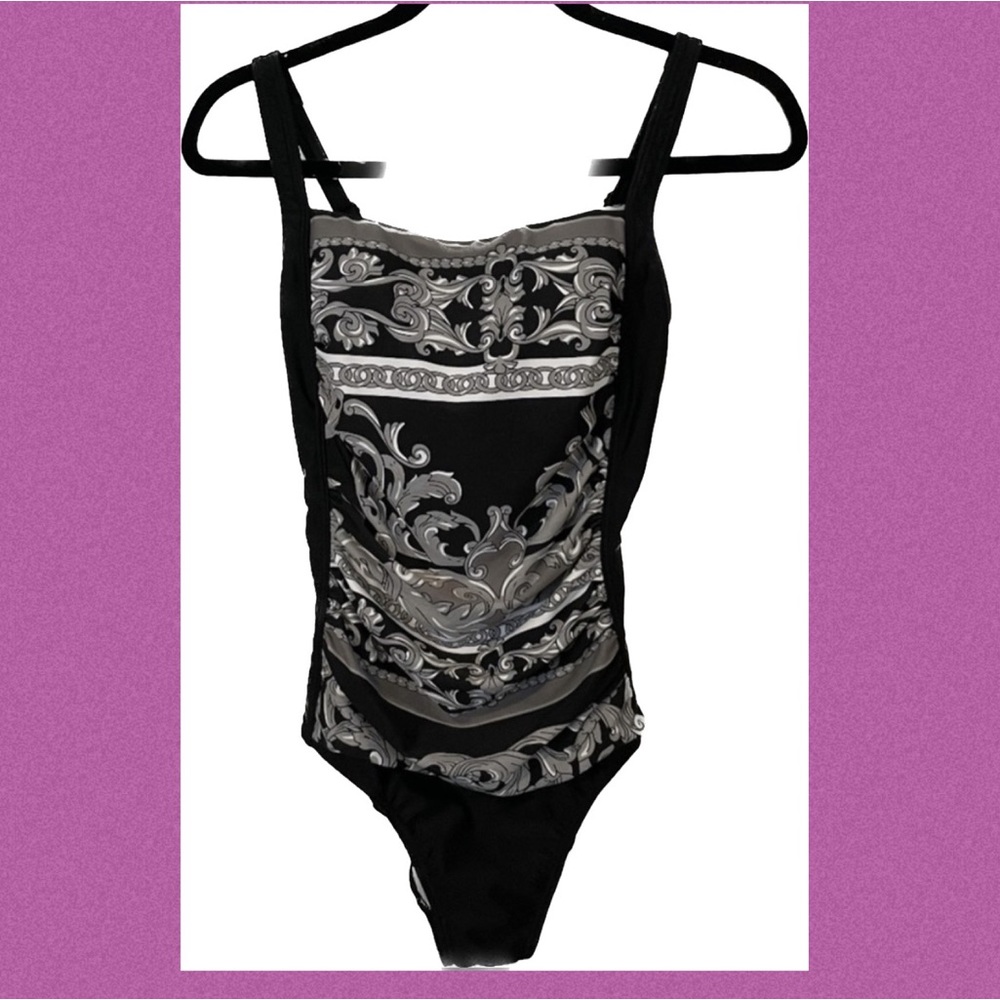 Slimming one piece bathing suit size 8   Never worn💖